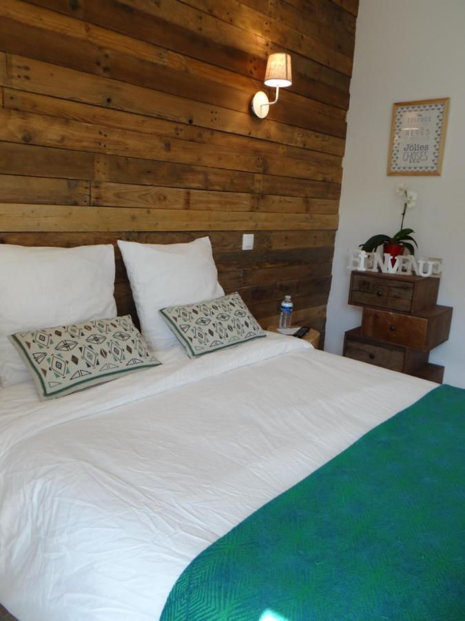 Les Marguerites Bed & Breakfast Champdolent ภายนอก รูปภาพ