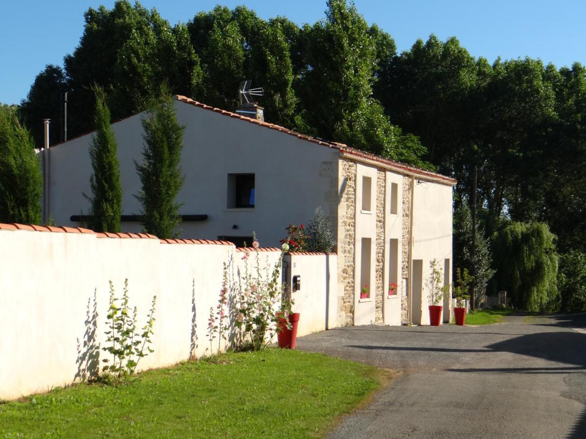 Les Marguerites Bed & Breakfast Champdolent ภายนอก รูปภาพ